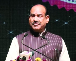 Birla hails Sindhi community’s role in India’s progress