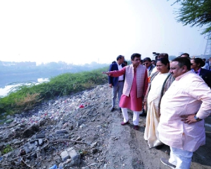 CM Gupta inspects Najafgarh drain development work