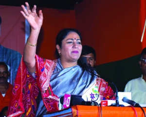 CM Gupta lashes out at Rahul over PM jibe