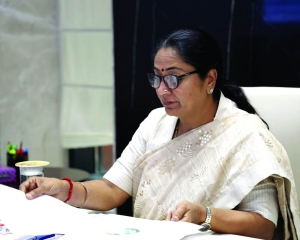 CM Rekha Gupta directs MCD to ensure resources for waste management drive