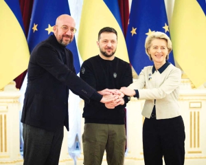 EU seeks closer defence ties with Ukraine