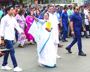 Mamata leads anti-SIR rally, slams BJP, ECI
