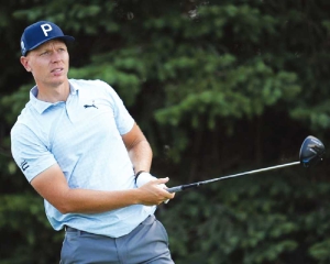 Matti Schmid takes lead in Mexico with a 63