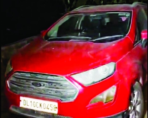 Police rush to New Seelampur address linked to red car