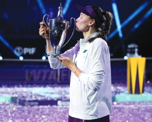Rybakina beats No.1-ranked  Sabalenka to win WTA Finals