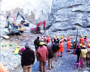 Sonbhadra quarry collapse: 1 dead, dozen trapped