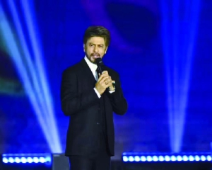 SRK pays tribute to terror victims, salutes security forces