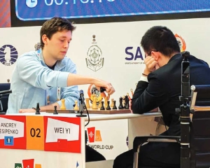 Wei Yi holds Sindarov; Esipenko beats Yakubboev