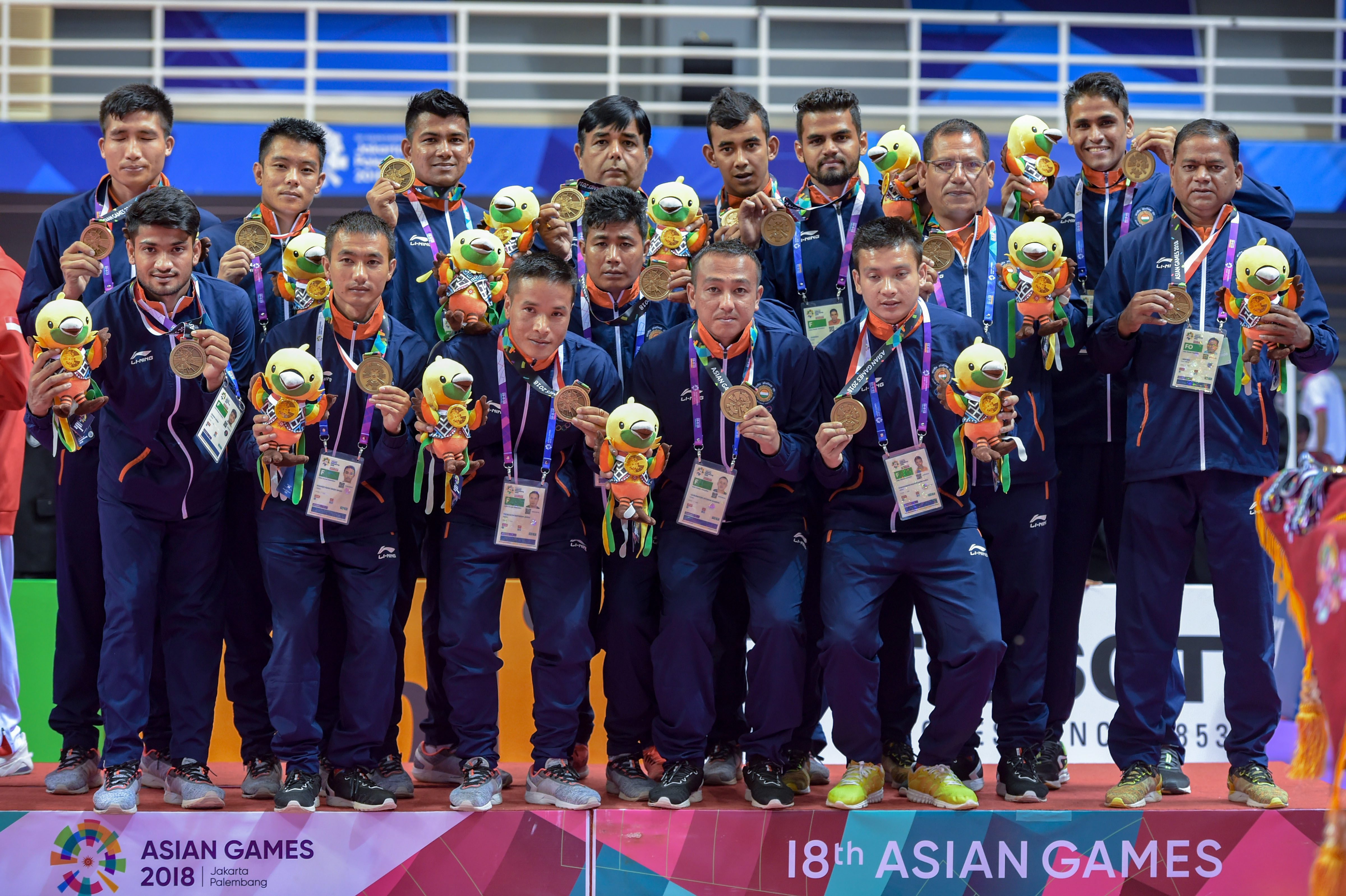 A group photo of Bronze medal winner