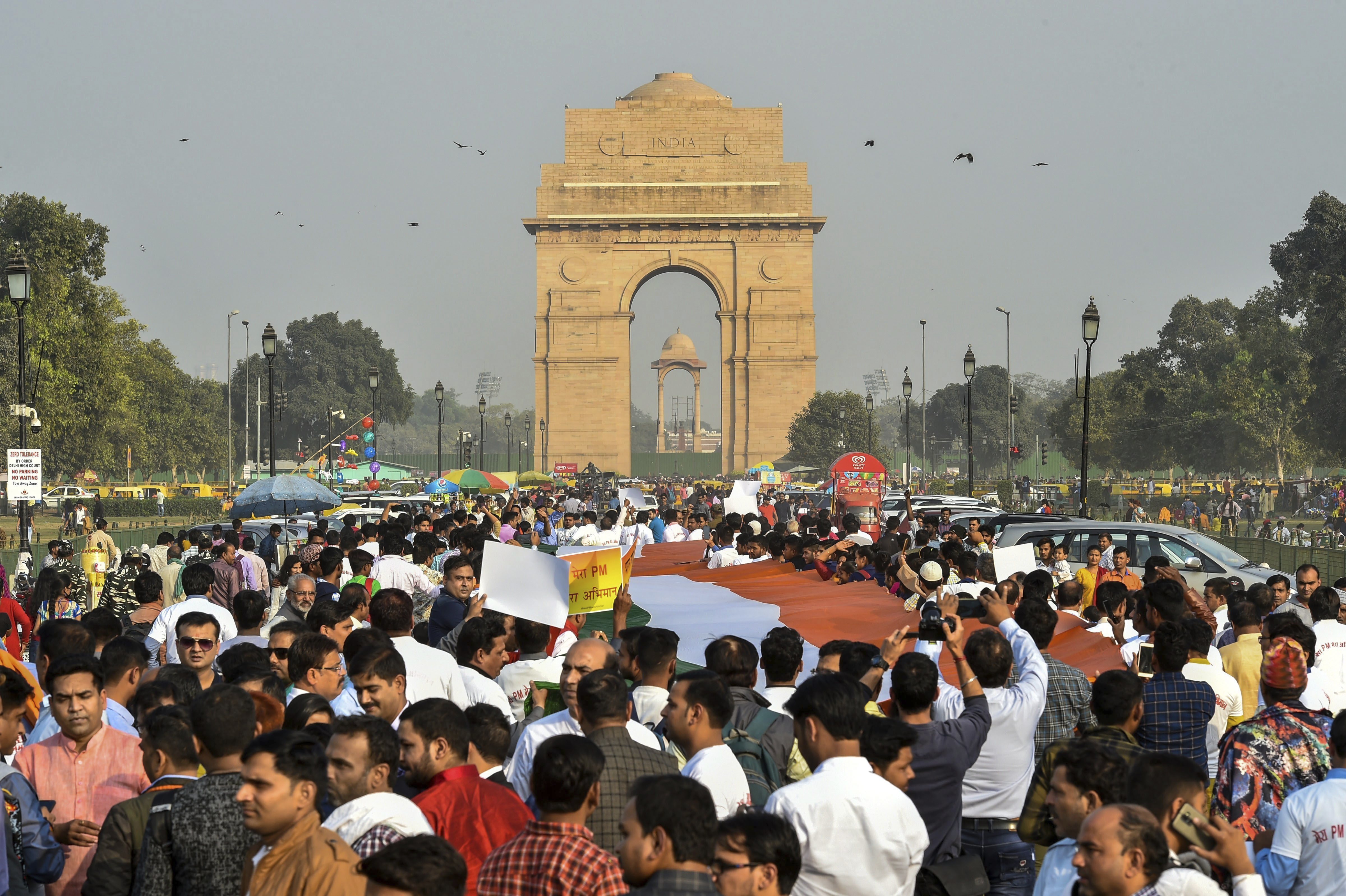 BJP supporters participate in 'Mera PM Mera Abhiman' campaign at India Gate in New Delhi - PTI