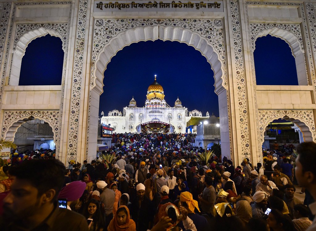 Devotees throng at Bangla Sahib Gurudwara illuminated on the occasion of 550th birth anniversary of Guru Nanak Dev ji, in New Delhi - PTI