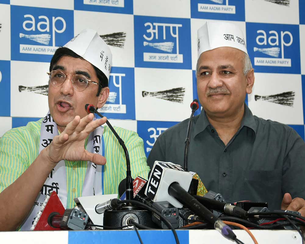 Former Jharkhand Congress chief Ajoy Kumar, a retired IPS officer, talks to the media after he joined the Aam Aadmi Party (AAP) in the presence of Delhi Deputy Chief Minister Manish Sisodia (R), at the party office in New Delhi - PTI