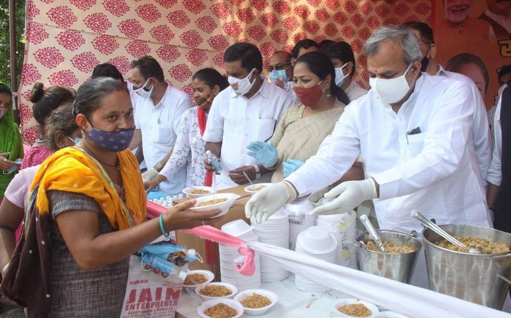 Delhi BJP President Adesh Gupta, National President BJP Mahila Morcha Vanathi Srinivasan with supporters distribute Food and Anti covid medical apparatus at Safdarjung hospital in New Delhi on Monday 07 June, 2021. - IANS
