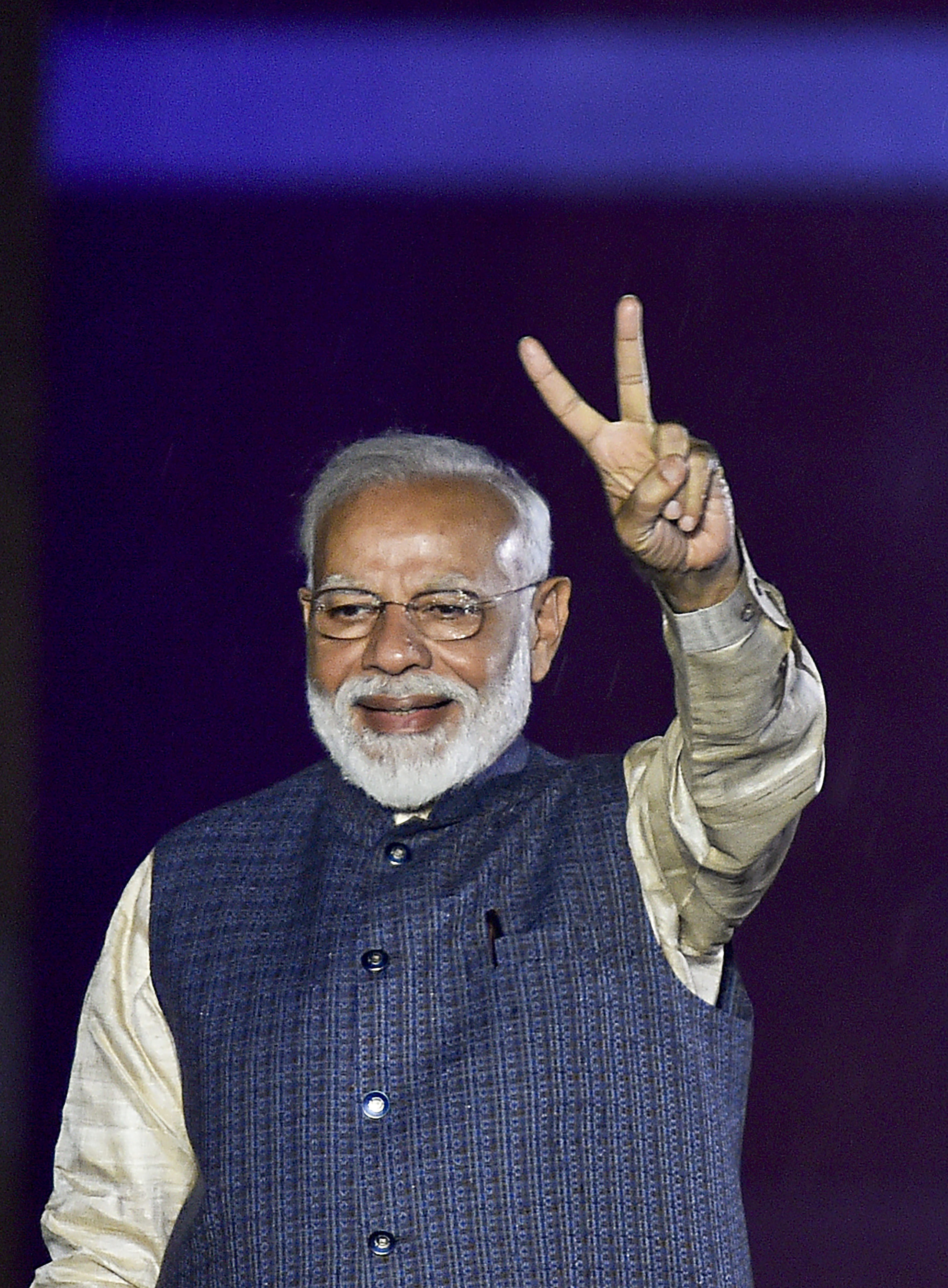 PM Narendra Modi flashes the victory sign as he arrives at the party headquarters to celebrate the party's victory in the 2019 Lok Sabha elections - PTI