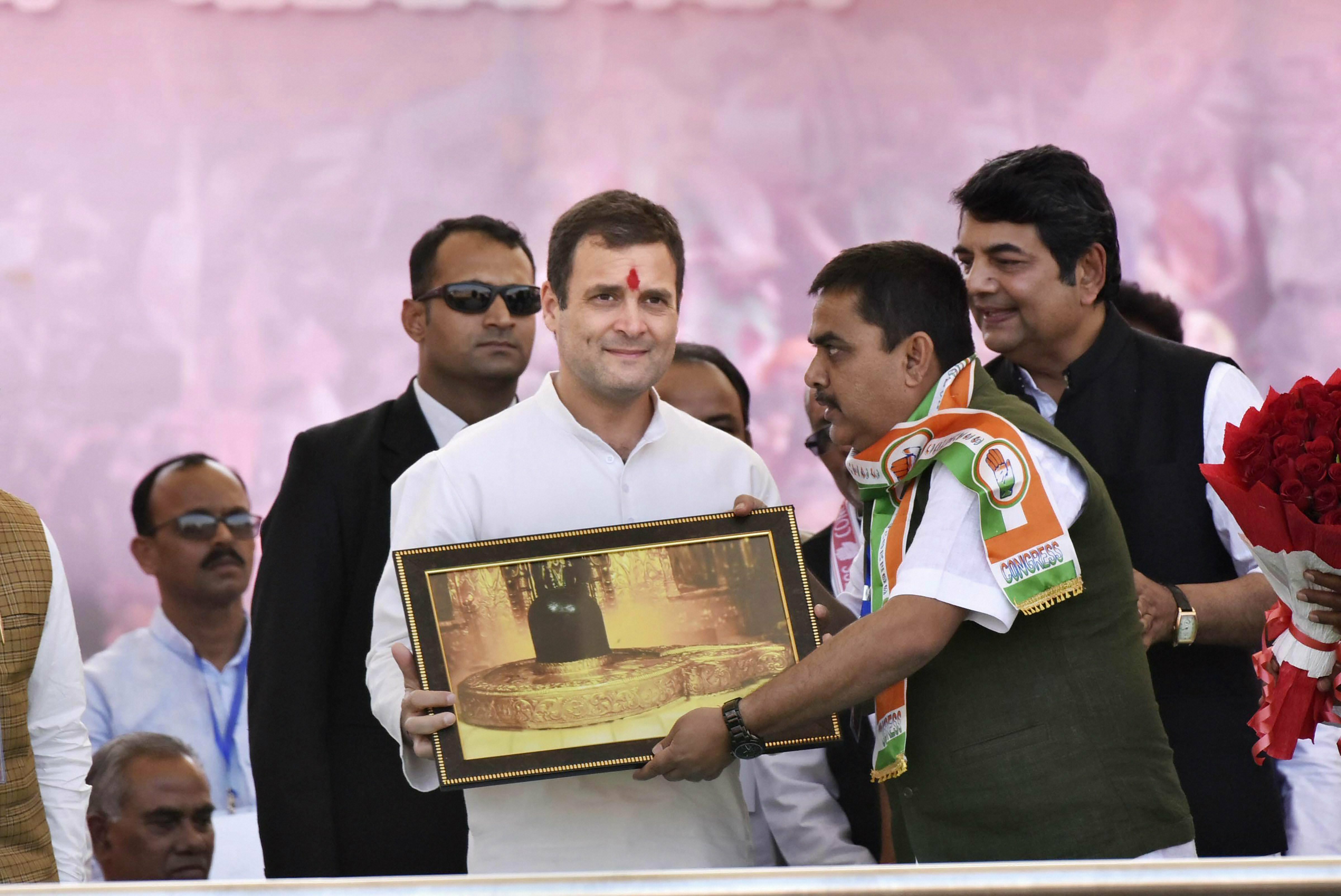 Congress President Rahul Gandhi being felicitated by party workers during 'Ulgulan' rally, in Ranchi - PTI
