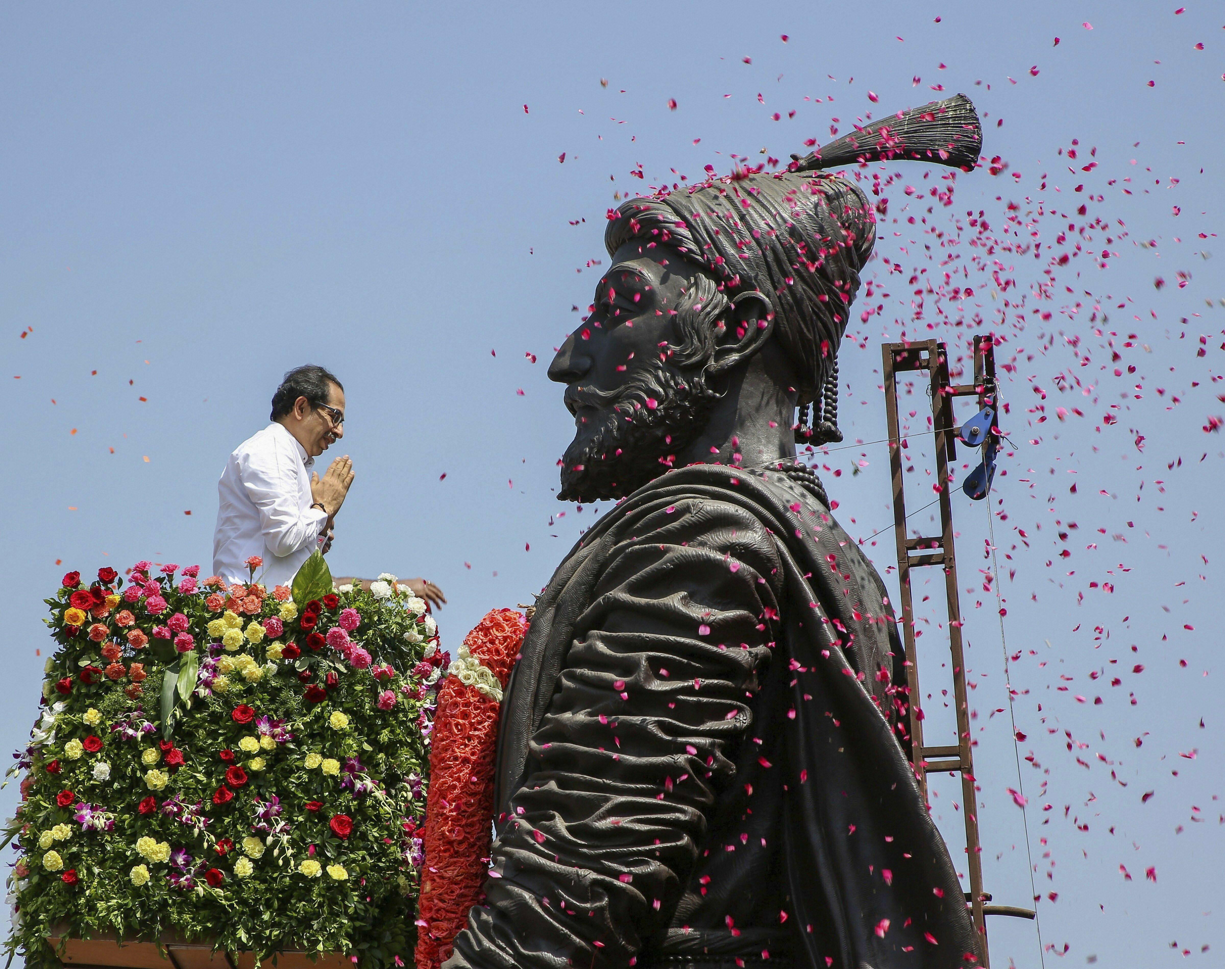 Shiv Sena chief Uddhav Thackeray offers tribute at Chhatrapati Shivaji Maharaj statue near Chhatrapati Shivaji Maharaj International Airport, in Mumbai - PTI
