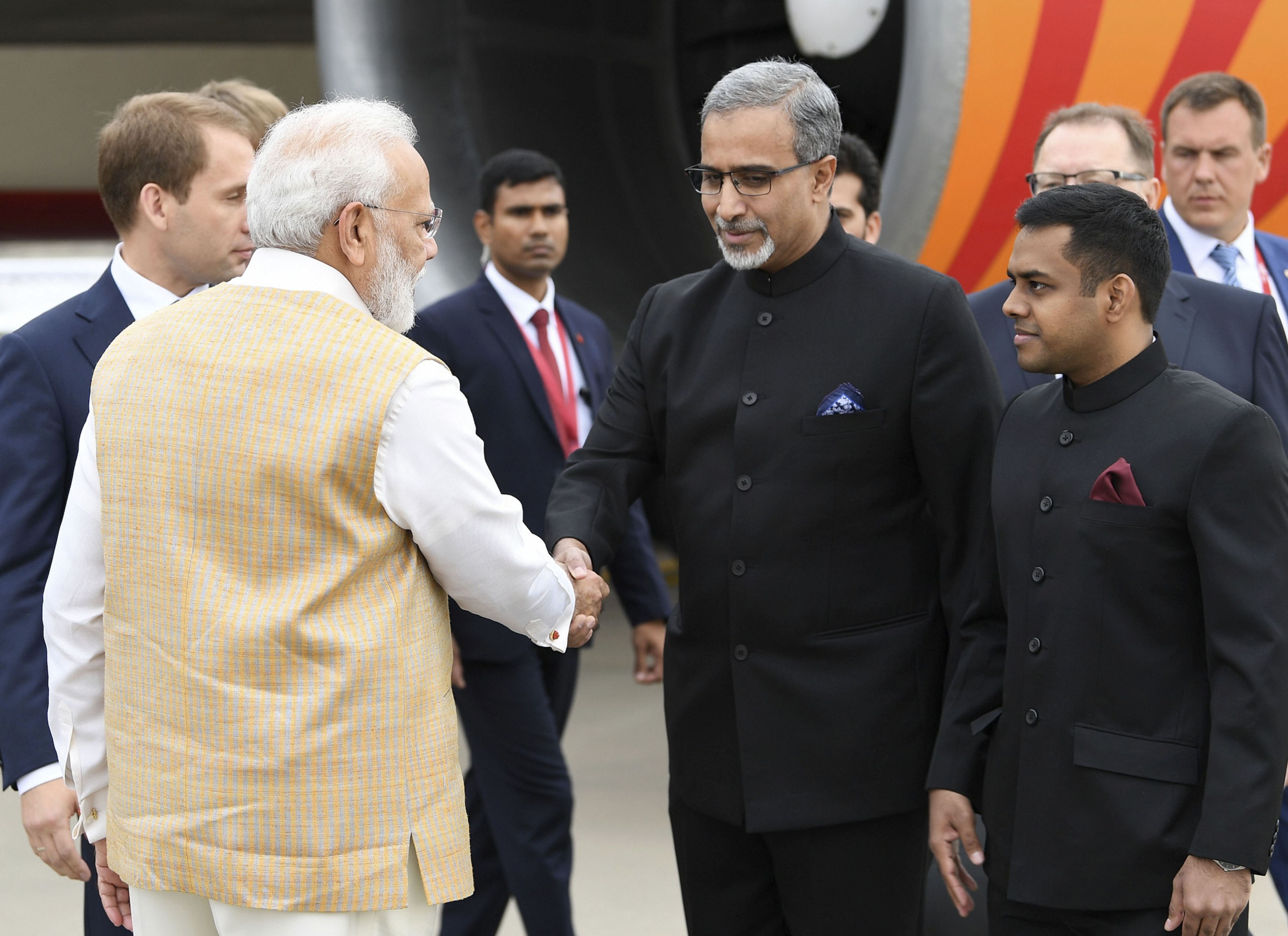 Prime Minister Narendra Modi being welcomed on his arrival, at Vladivostok, in Russia - PTI