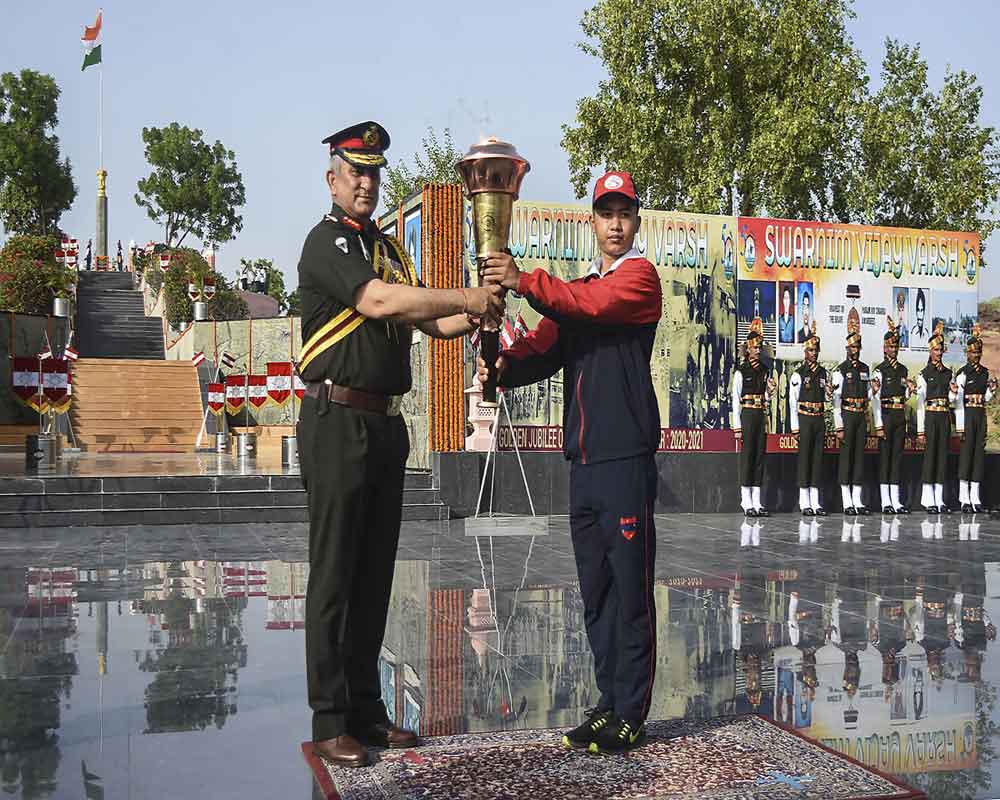 Lt. General PS Minhas during a grand memorial program to honor the Swarnim Vijay Varsh victory flame, at Jodhpur Military Station