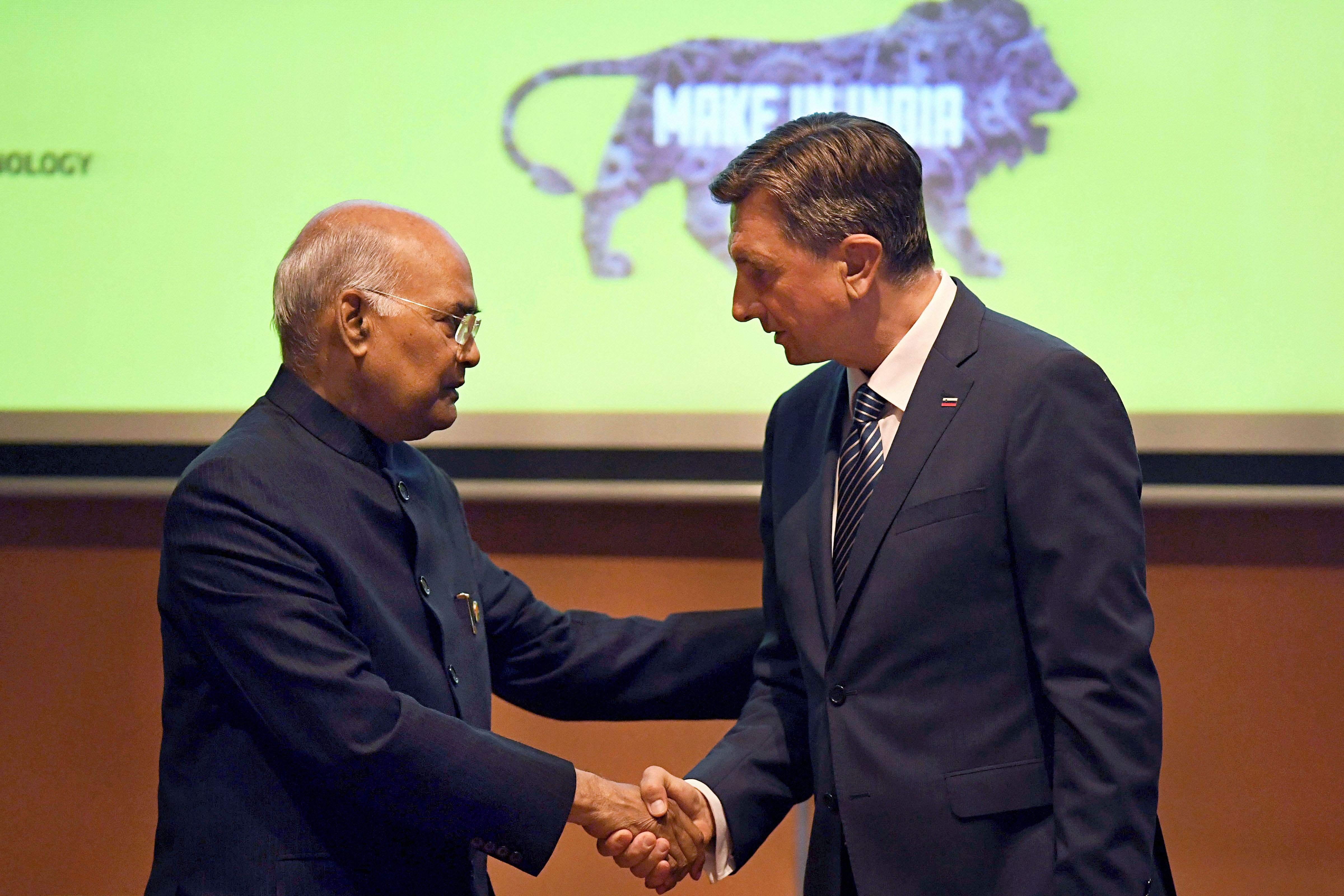 President Ram Nath Kovind and his Slovenian counterpart Borut Pahor shake hands during the signing of agreements at Presidential Palace - PTI